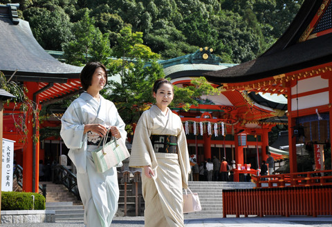 6153702-849211-kyoto-japan-oct-23-2012-japanese-girls-at-fushimi-inari-shrine