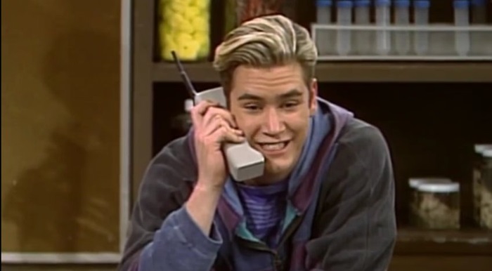 duffieHthe-popularity-of-mobile-phones-went-bananas-in-the-90s-of-course-most-were-huge-and-chunky-including-the-ones-made-famous-by-zack-morris-in-saved-by-the-bell