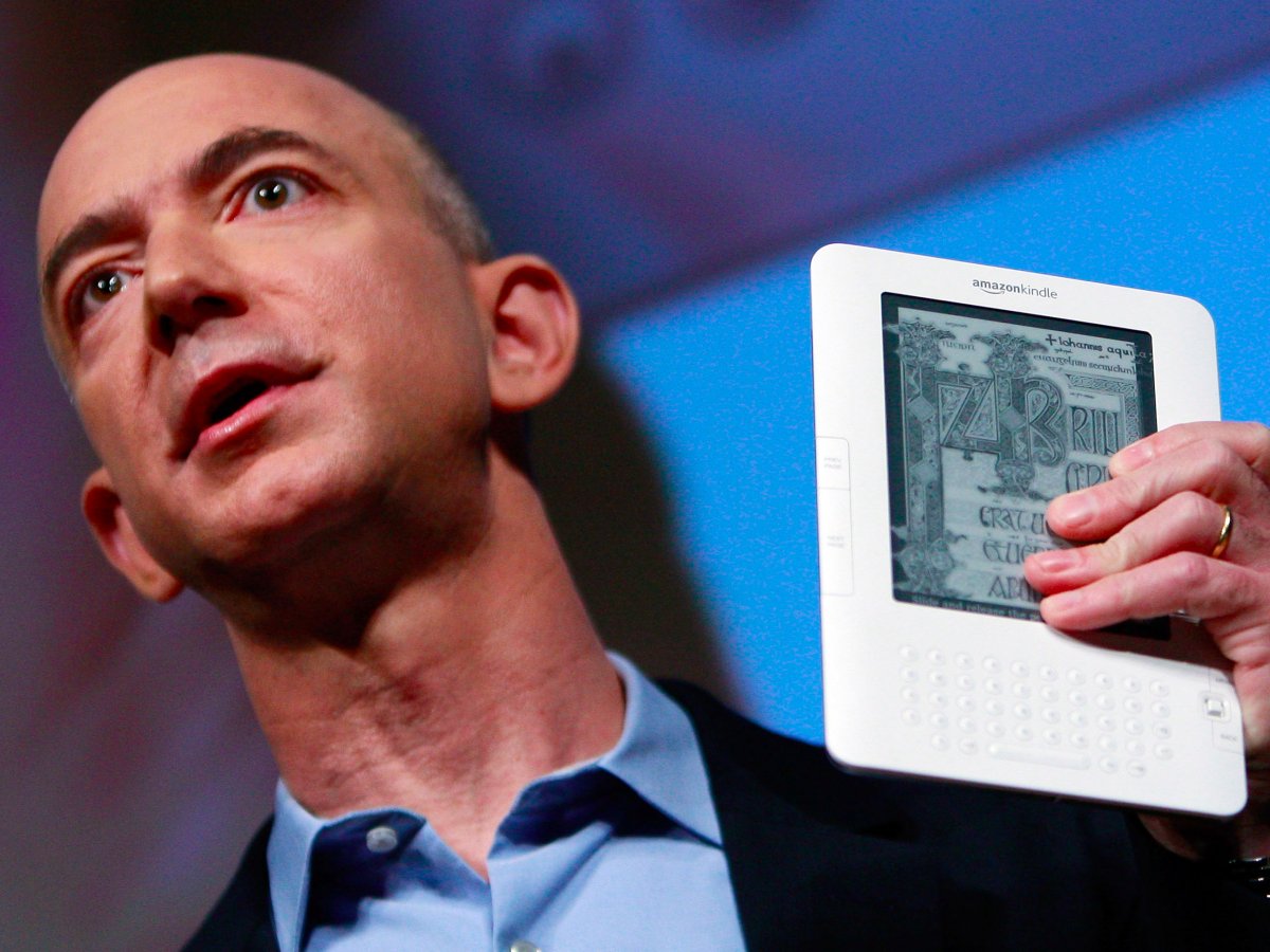 7-amazon-releases-its-own-e-book-reading-device-kindle