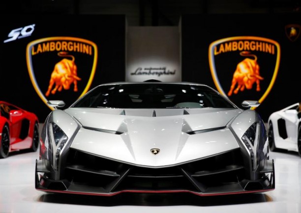 Lamborghini-Veneno-launch-at-2013-Geneva-Motor-Show-