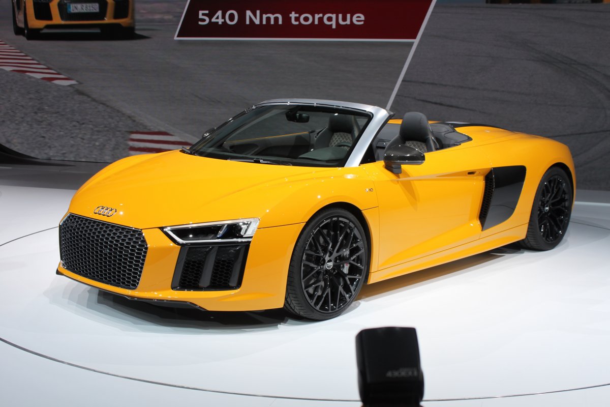 audi-wowed-the-crowd-with-its-stunning-r8-spyder