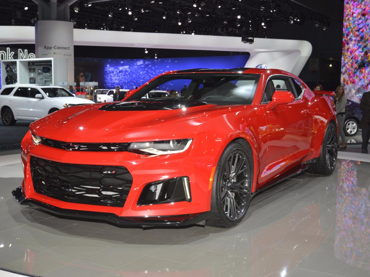 chevrolet-dazzled-with-its-new-muscle-bound-camaro-zl1
