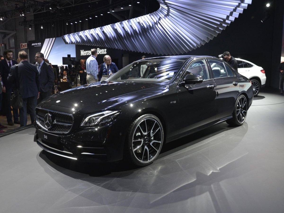 mercedes-introduced-its-new-amg-e43-sedan-at-the-show-along-with-