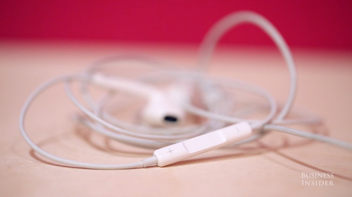 launch-a-music-app-just-by-plugging-in-your-earbuds