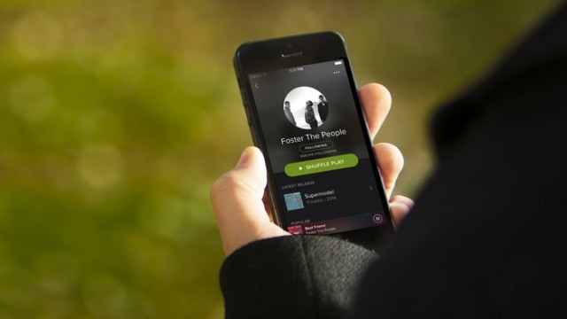 spotify-newlook-iphone-artist-outdoor