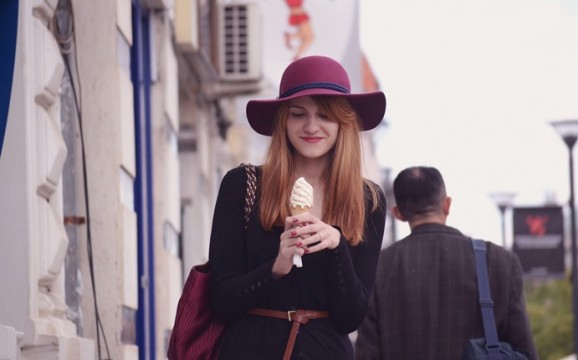 woman-with-ice-cream-2004777_1280