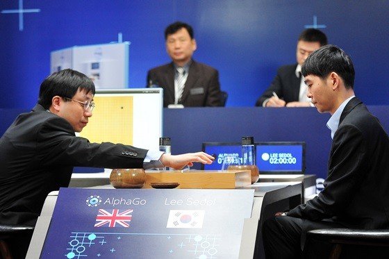 AlphaGo-Lee-Sedol-game-2-Aja-Huang-Lee-Sedol-1