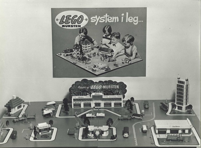Resize LEGO System_in_Play_story