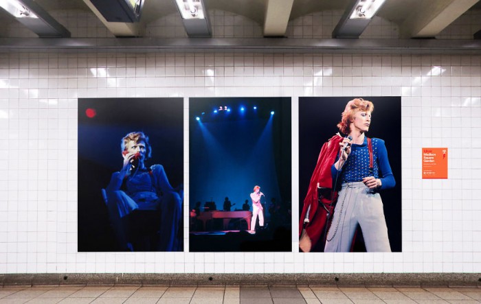 David-Bowie-receives-tribute-at-New-York-subway-station-5adedb78f30bc__880