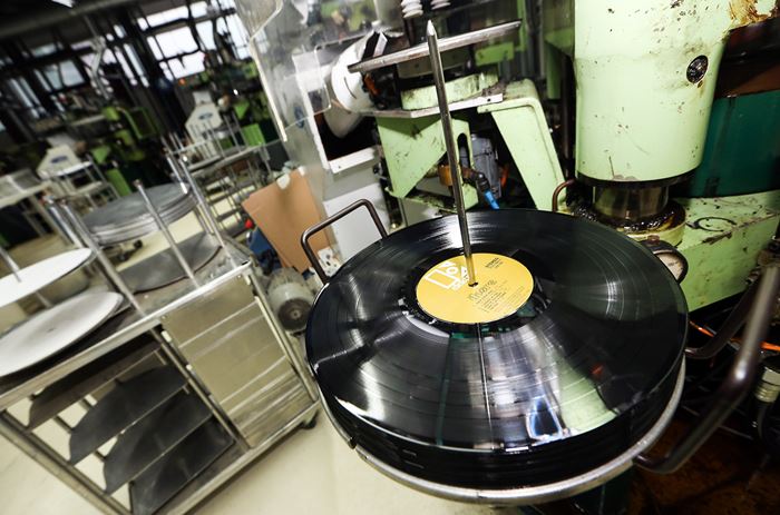 vinyl-record-pressing-plant