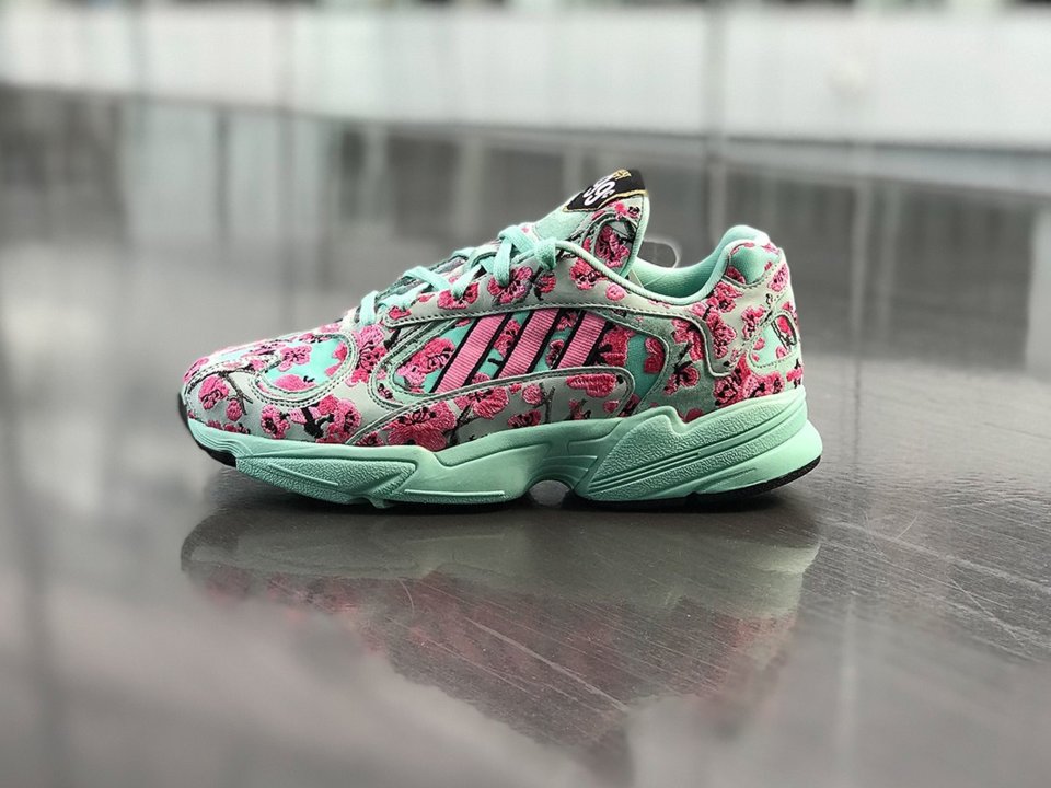 Adidas มาแนวใหม่จับมือชาชื่อดัง Arizona Iced Tea เปิดตัวรองเท้าผ้าใบ 2 รุ่น วางขายราคา 30 บาท