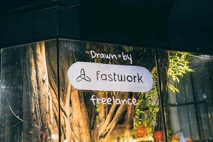 Fastwork รวมพลังฟรีแลนซ์ เปลี่ยน Seenspace ทองหล่อ สู่ดินแดนคริสต์มาส