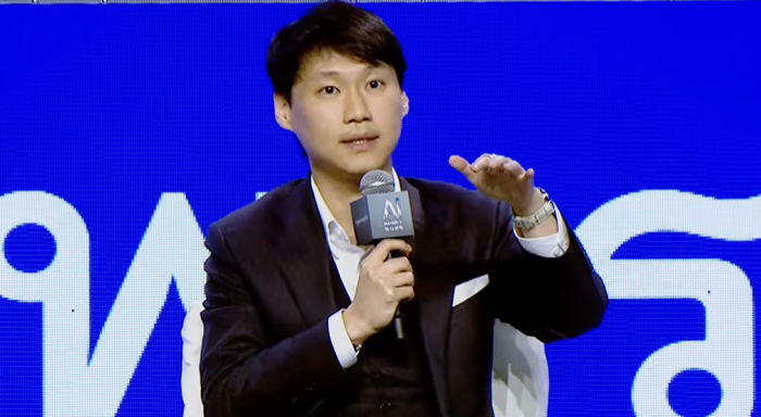 Topp Jirayut-AI Revolution