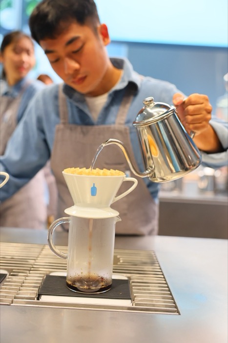 Blue-Bottle-Coffee-EMQUARTIER