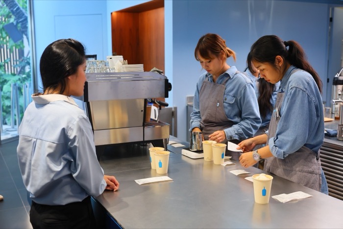 Blue-Bottle-Coffee-EMQUARTIER